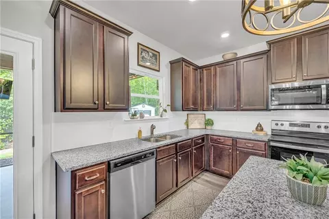 Kitchen - 241 Quail Forest Cir, Toccoa, GA 30577 photo 3 of 7