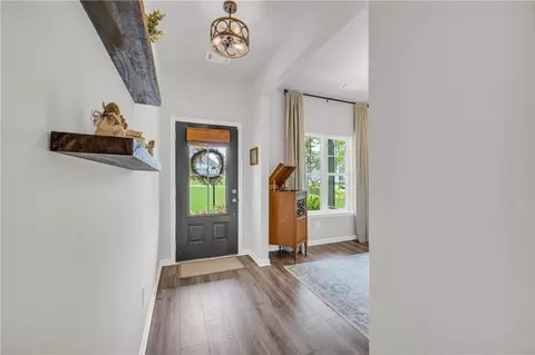 Entry Way - 241 Quail Forest Cir, Toccoa, GA 30577 photo 3 of 7