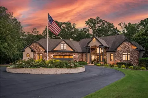 24 Starlight Dr, Cartersville, GA 30121