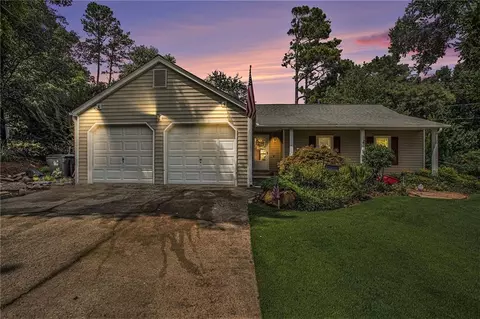 212 Colemans Bluff Dr, Woodstock, GA 30188