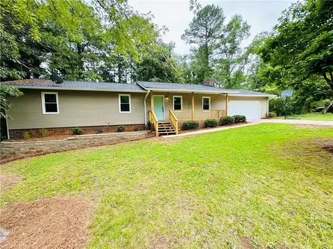 124 Lynford Ln, Woodstock, GA 30189