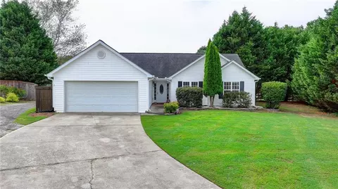 7090 Greenridge Dr, Loganville, GA 30052