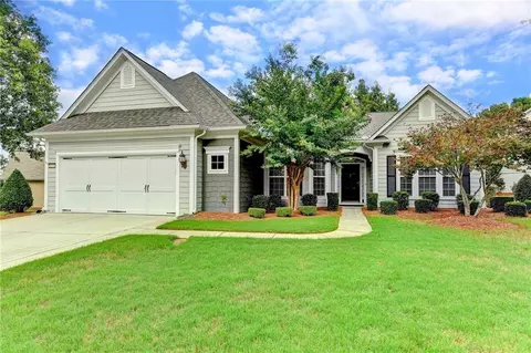 6135 Brookside Ln, Hoschton, GA 30548