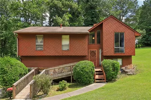6949 Merrywood Dr, Fairburn, GA 30213