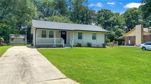 8431 Attleboro Dr, Jonesboro, GA 30238
