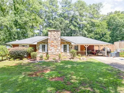 8 Arrowhead Dr, Cartersville, GA 30120