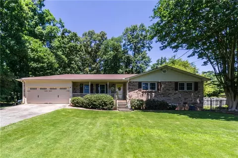957 Gunter Cir, Lawrenceville, GA 30043