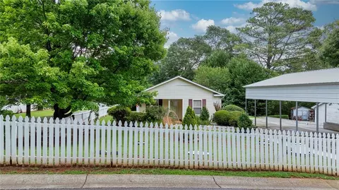 166 Beggs Ct NE, Marietta, GA 30060
