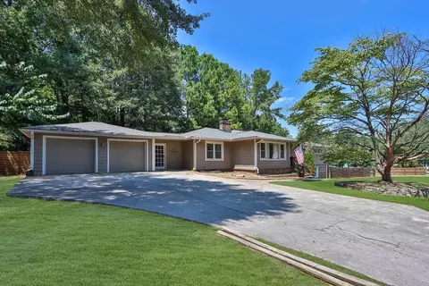 1865 Pucketts Dr SW, Lilburn, GA 30047