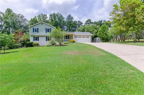 922 Hickory Nut Ln, Lawrenceville, GA 30043