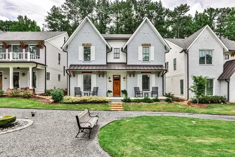1880 Commons Cir, Chamblee, GA 30341 photo 2