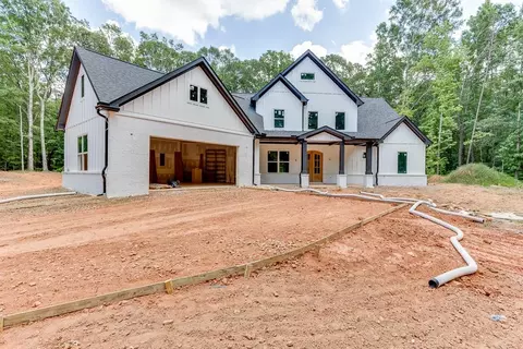 126 Elmwood Rd, Hoschton, GA 30548