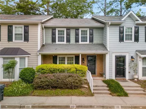 112 Courtyard Ter, Roswell, GA 30075