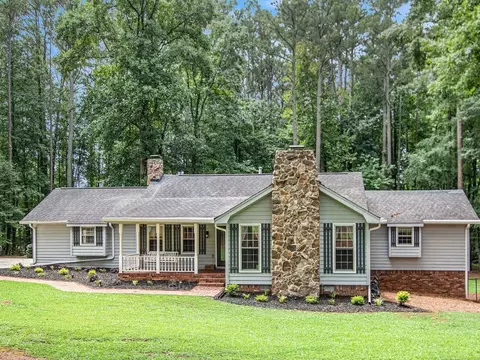 130 Patricia Ln, Fayetteville, GA 30214