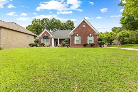7874 The Lakes Dr, Fairburn, GA 30213