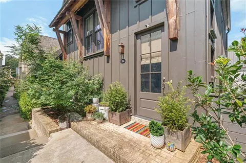 264 Mado Ln, Chattahoochee Hills, GA 30268