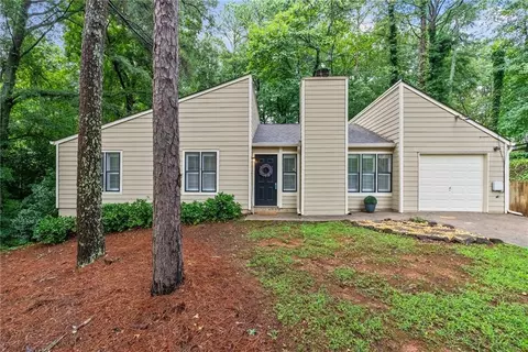 302 Apple Valley Ct, Woodstock, GA 30188