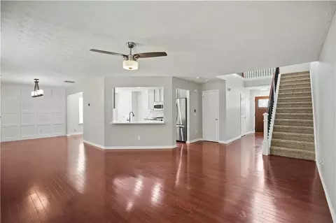 976 Hawthorn Ln, Grayson, GA 30017 photo 7