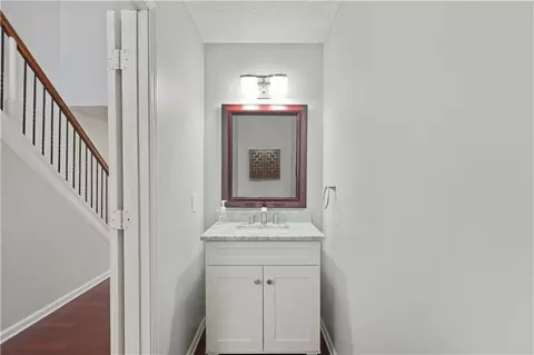 976 Hawthorn Ln, Grayson, GA 30017 photo 4