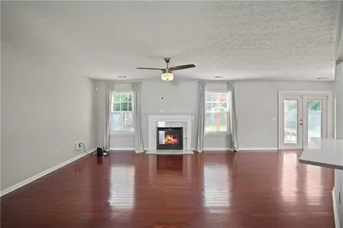 976 Hawthorn Ln, Grayson, GA 30017 photo 5