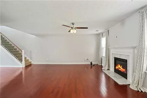 976 Hawthorn Ln, Grayson, GA 30017 photo 8