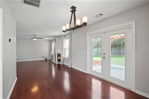 976 Hawthorn Ln, Grayson, GA 30017 photo 9