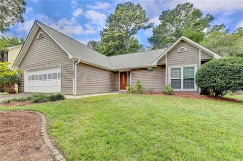 1068 Pointer Rdg, Tucker, GA 30084