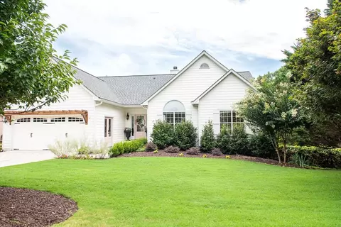 1590 Keylake Dr, Suwanee, GA 30024