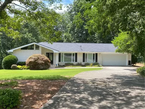 2936 Fontainebleau Dr, Atlanta, GA 30360