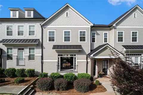 10045 River Rock Dr, Roswell, GA 30076