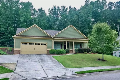 390 White Trillium Dr, Hoschton, GA 30548