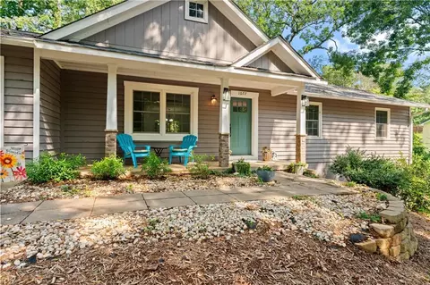 1077 Lakeshore Dr, Gainesville, GA 30501