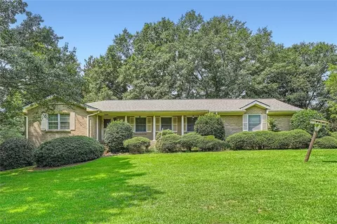 2515 Ashworth Lake Rd, Snellville, GA 30078