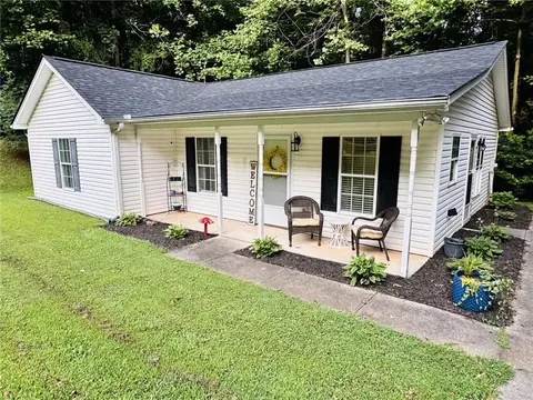 329 Autumn Dr, Nicholson, GA 30565
