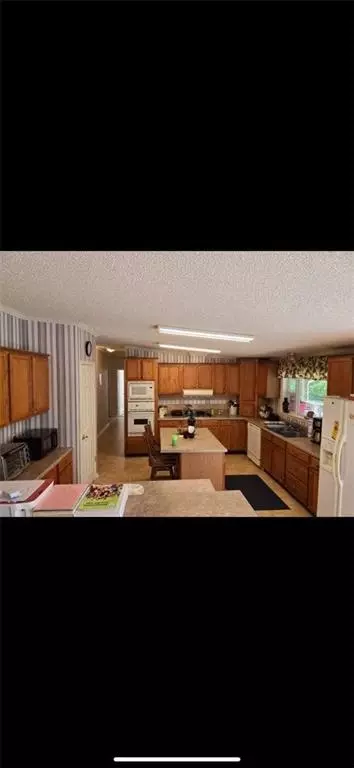 560 8th St, Statham, GA 30666 photo 4