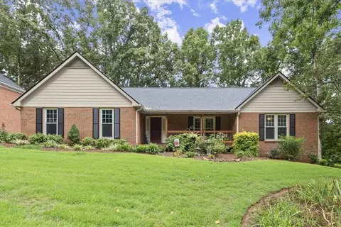 1639 Rocky Top Dr SW, Lilburn, GA 30047