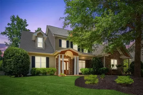 81 Rebecca St, Hoschton, GA 30548
