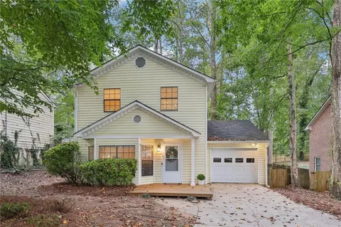 8393 Lake Dr, Snellville, GA 30039