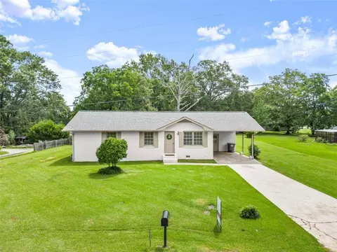 105 Lakeview Dr, Barnesville, GA 30204