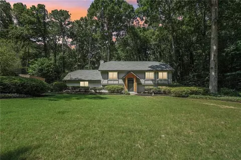 1977 Crescent Dr, Snellville, GA 30078