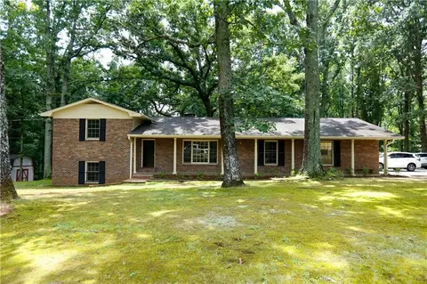 9325 Scott Rd, Roswell, GA 30076