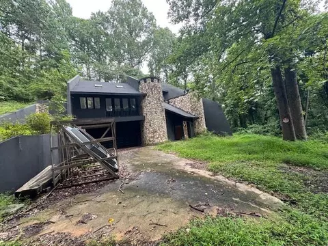 1809 Silver Ridge Ct, Stone Mountain, GA 30087