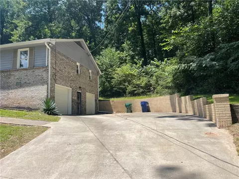 3923 Old Lantern Dr, Lithonia, GA 30038