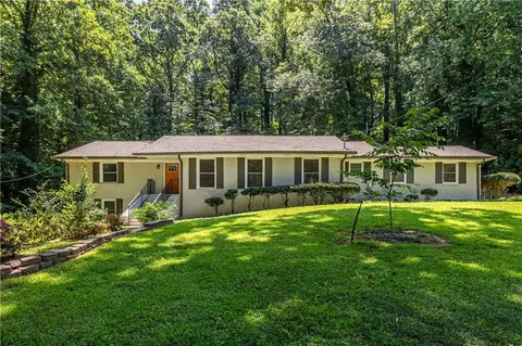 3030 Duke Of Gloucester, East Point, GA 30344