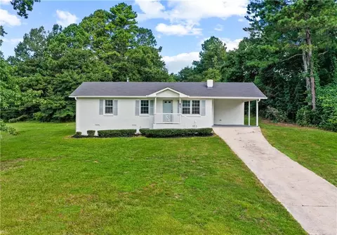 33 Savannah St, Winder, GA 30680