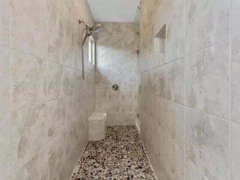 Bath - 1080 Lee St, Milton, GA 30004 photo 6 of 17