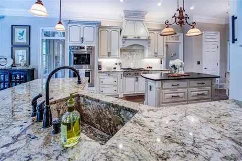 Kitchen - 175 Glengarry Chase, Covington, GA 30014 photo 7 of 9