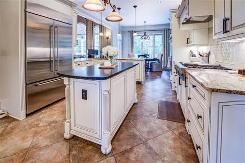 Kitchen - 175 Glengarry Chase, Covington, GA 30014 photo 4 of 9