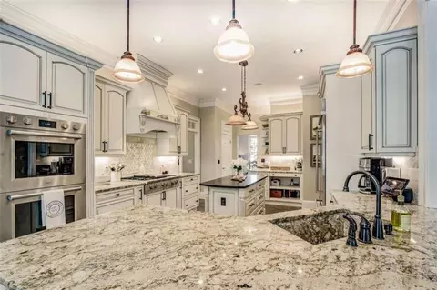 Kitchen - 175 Glengarry Chase, Covington, GA 30014 photo 5 of 9