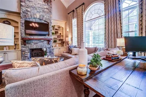 Living - 175 Glengarry Chase, Covington, GA 30014 photo 2 of 8